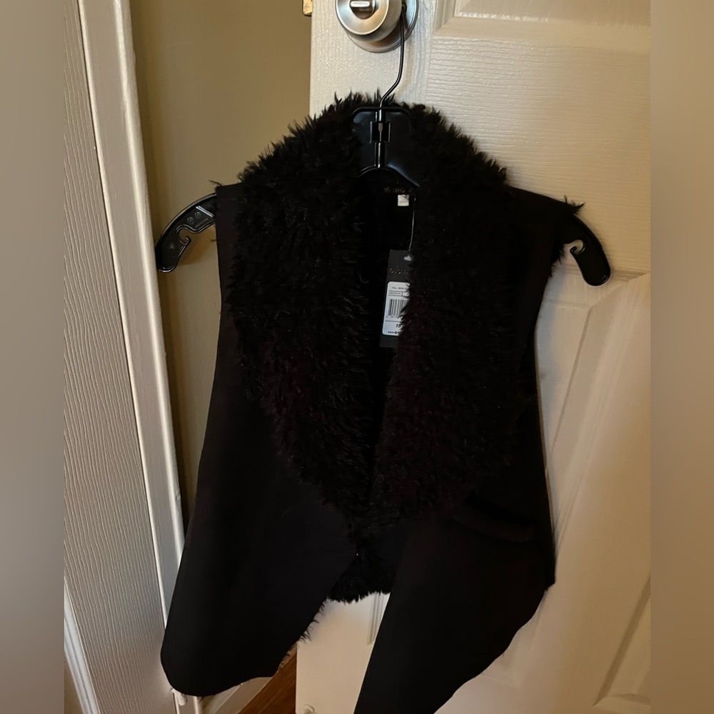 Black fur on the inside vest